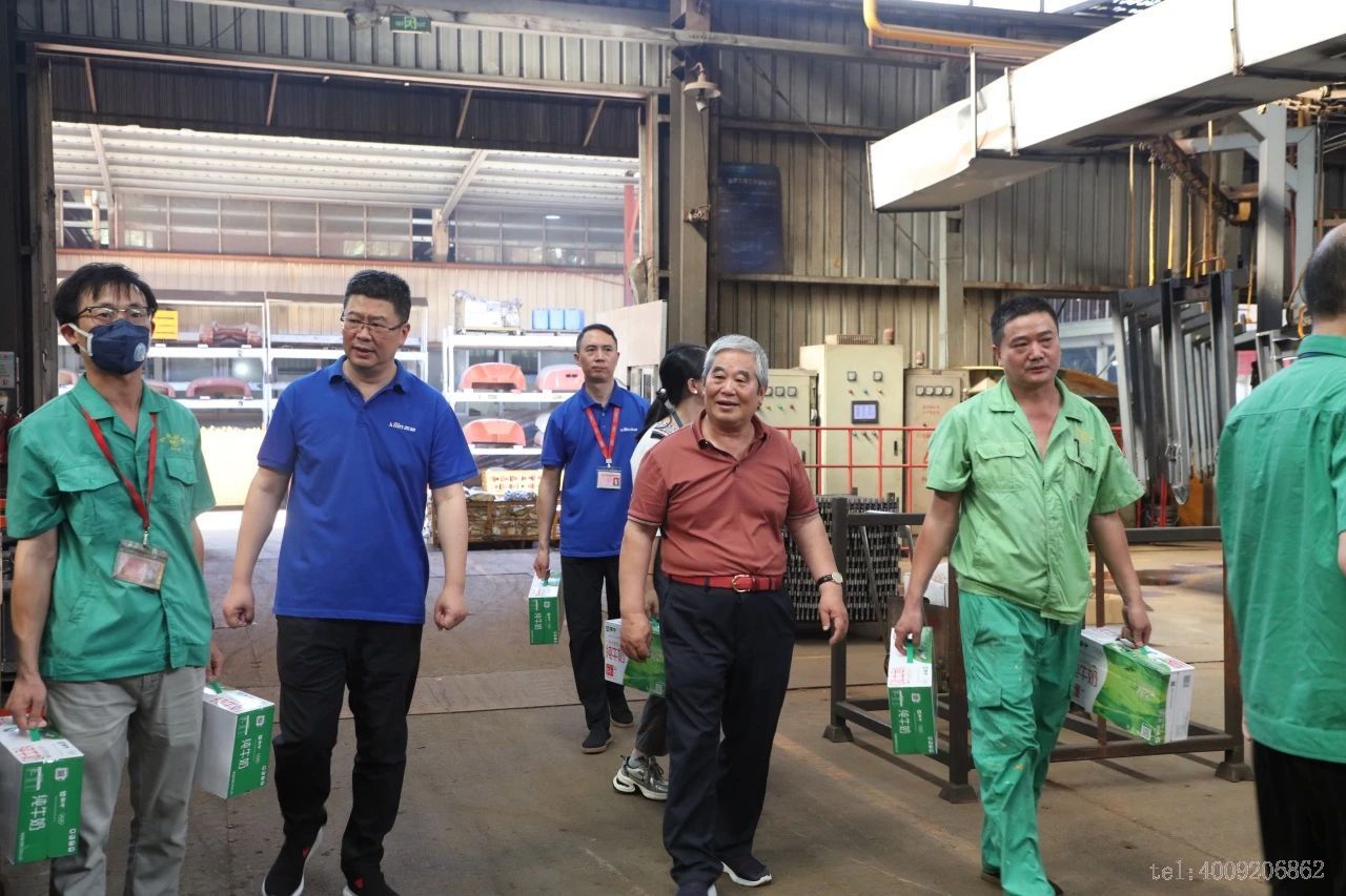 公司領(lǐng)導(dǎo)深入一線慰問員工，傳遞溫暖關(guān)懷